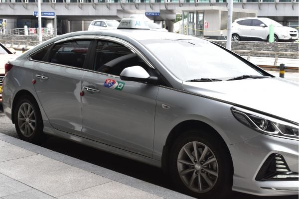 How To Get A Taxi In Korea: Hailing Or Booking A Taxi 2024 6 Korean regular taxi